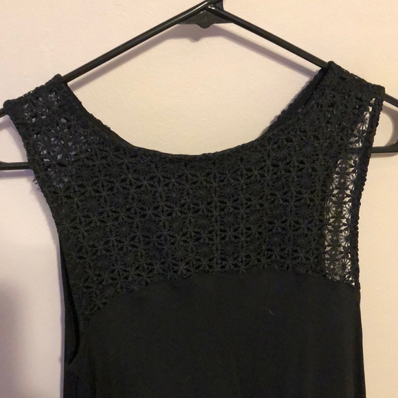 Black tank. Back sheer pattern. - Picture 3 of 4